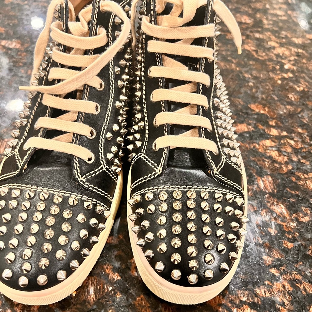 CHISTIAN LOUBOUTIN LOUIS FLAT PATENT/CALF/SPIKES BLACK/MULTIC LUC MEN Size 41